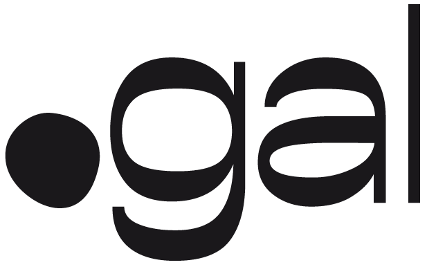 Der Mann zeigt mit dem Finger auf dich